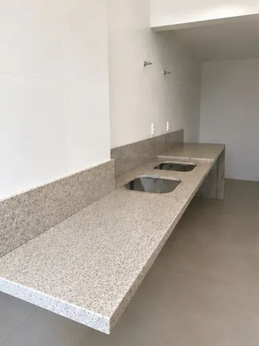 Pedreiro de acabamentos.