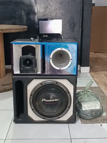 Vendo som automotivo