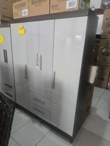 Guarda roupa casal 4 portas e 2 gavetas