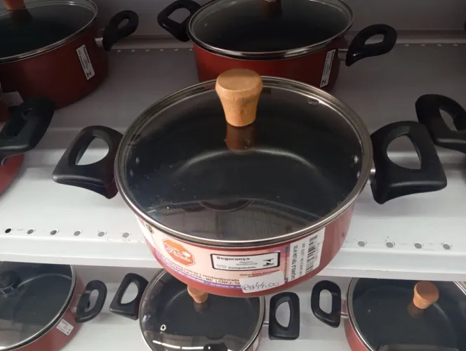 Panela n20, 2,1 litros em alumínio com revestimento de Teflon.