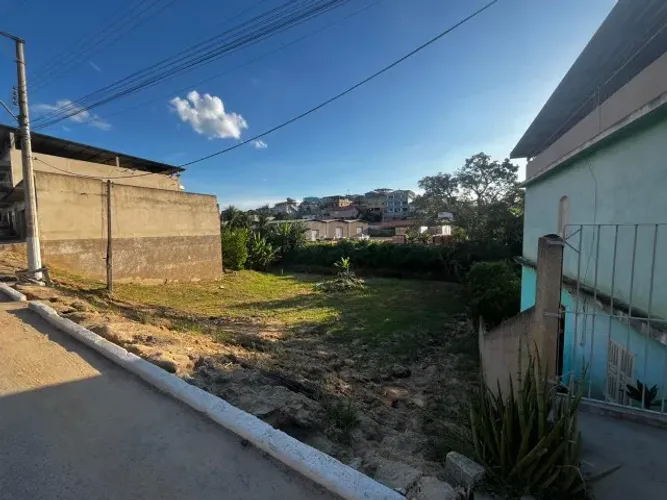 Excelente Lote na Avenida Principal de Vila Pavão - 958m²