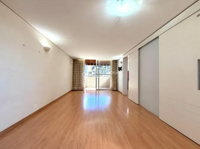 Apartamento com sacada - 02 Dormitórios e Suíte - 01 vaga de garagem