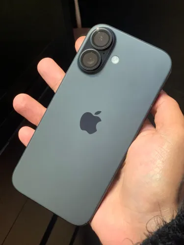 iPhone 16 