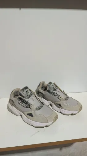 tênis Adidas Falcon número 34 <br>Super confortável