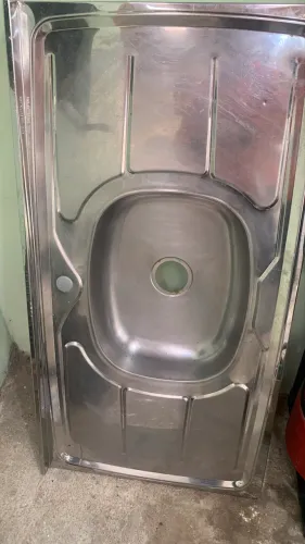 Vendo tampo de pia com reforço embaixo de cimento perfeito estado 1 mt