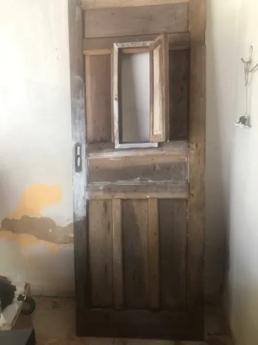 Porta com janela madeira pura