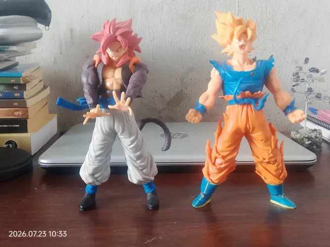 2 Boneco do dragon ball Z semi-novo