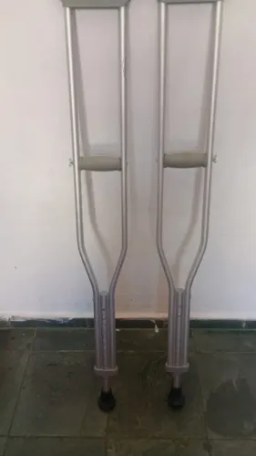 Muleta Axilar Alumínio Ajustável até 130kg  ÙNICO USO
