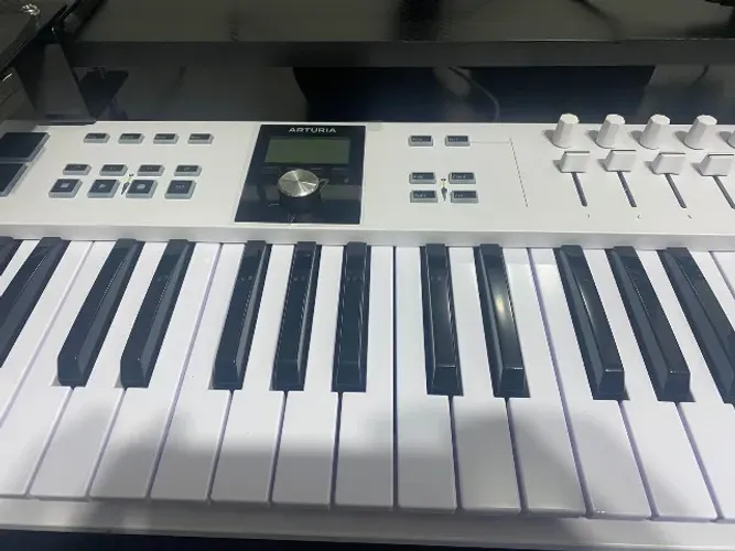 Teclado Controlador Arturia Keylab Essential 61 Mk3