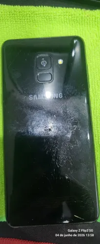 Samsung A8 (A530) com tampa traseira quebrada + Samsung A02