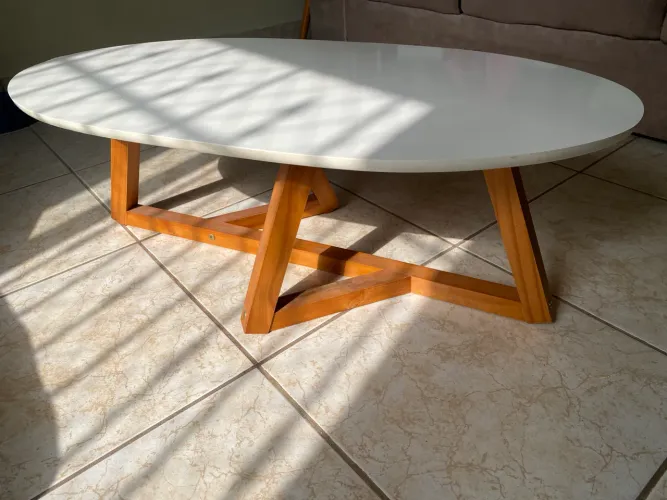 ESTOU ME MUDANDO, LEVE TUDO - Mesa de centro branca