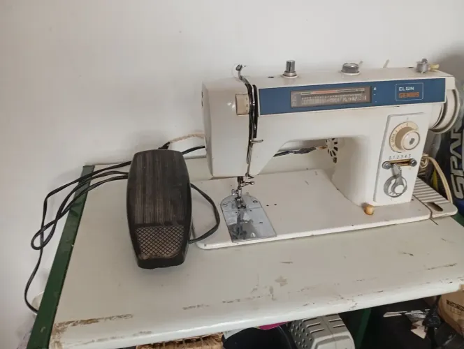 Máquina de Costura Caseira