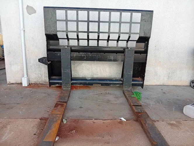 Garfo palete para mini carregadeira