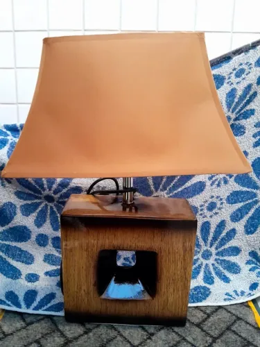 Abajur em cerâmica e cúpula tecido