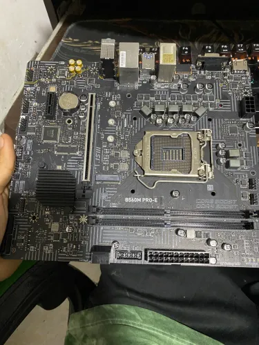 Placa Mãe MSI B560M PRO-E DDR4 LGA1200 COM DEFEITO