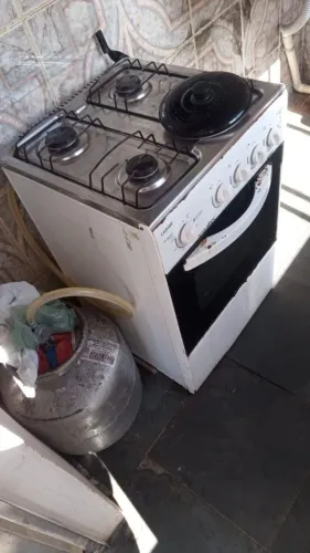 Geladeira, cama de solteiro, cama de criança, fogão 