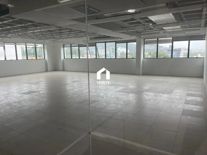 Sala comercial com 230,69 m² com 2 vagas Techno Towers, SC-401