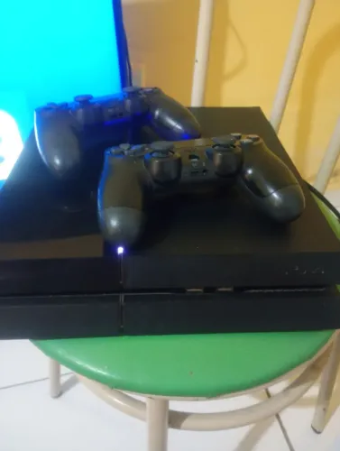 PlayStation 4 500 GB em perfeito funcionamento.