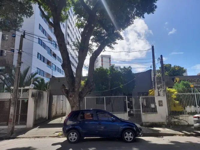 Casa para venda possui 130 metros quadrados com 4 quartos em Espinheiro - Recife - PE