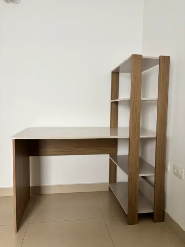 Mesa com cadeira home office