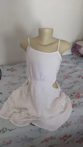 Lote com 40 peças de roupa feminina e unisex