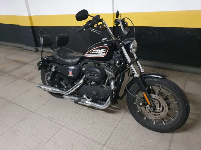 Harley Davidson iron 883 Preta