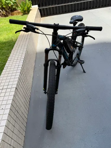 Bicicleta Oggi Hacker HDS com Câmbio Shimano - Muito Nova