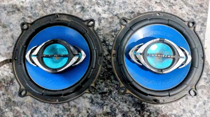 PAR DE FALANTES HURRICANE 5" - R$40 ?