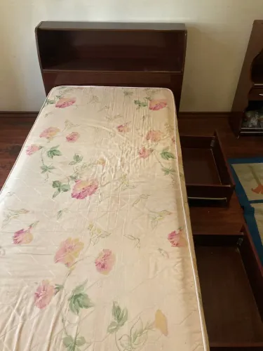 Cama de solteiro com gavetões