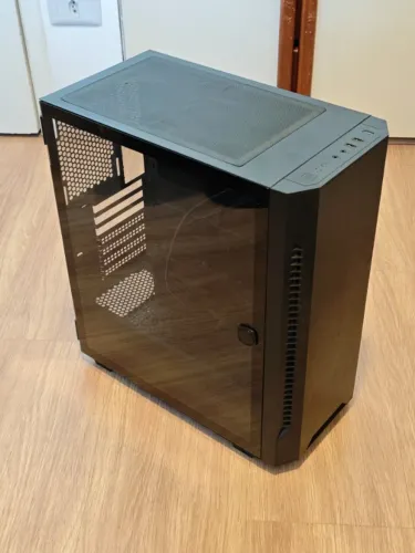 GABINETE GAMER LATERAL DE VIDRO PUXADOR MAGNETICO SEMI NOVO 1 ANO DE USO GAMEMAX FORTRESS