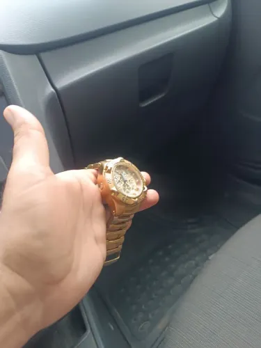 Vendo esse lindo relógio