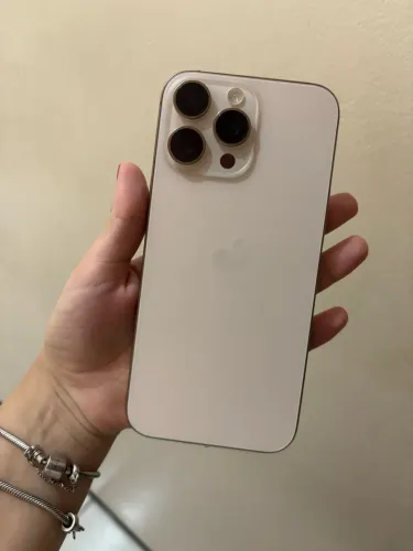 iPhone 16 Pro Max com nota fiscal/caixa