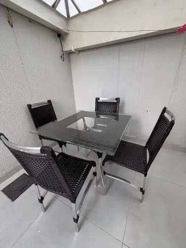 Mesa com 4 cadeiras