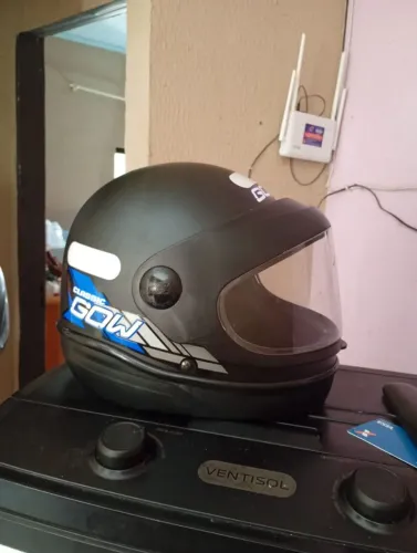 Vendo esses 2 capacetes em excelente estado, usando pouquíssimas vezes..