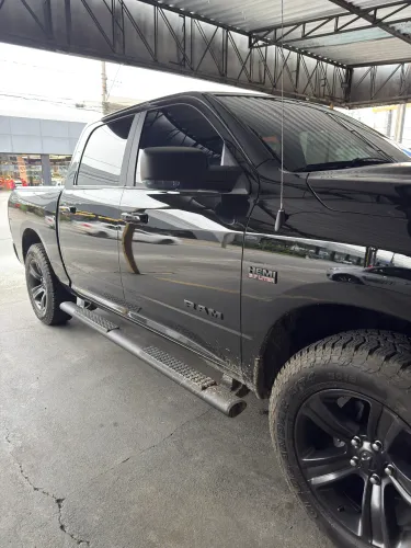 Estribo dodge ram 