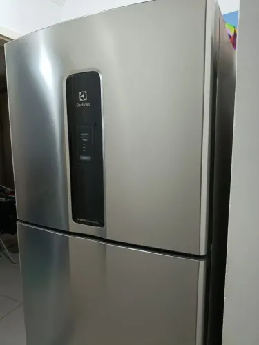 Vendo geladeira semi nova