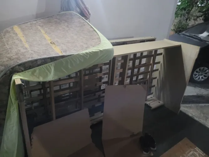 Doação cama,comoda e mesinha 