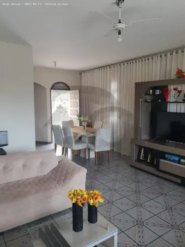 Casa Ampla no Pereira Lobo com Suítes, Varanda e Vaga de Garagem