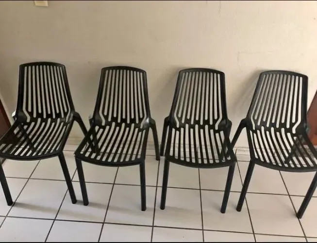 4 cadeiras de polipropileno