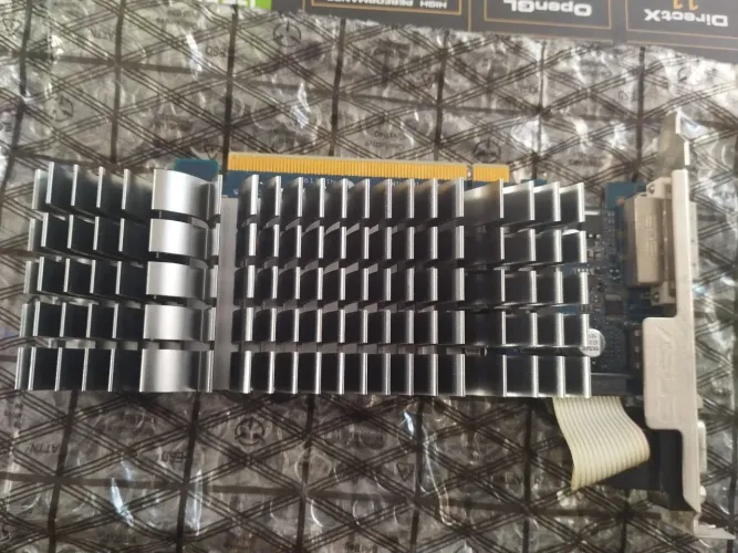 Vendo palca de vídeo NVidia Gefirce 210 1gb