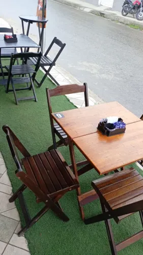 Vendo Jogos de Mesa e cadeiras de Madeira e bistrô * wattsapp