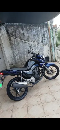 Moto impecável