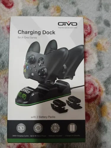 2 Controle Series X + base e baterias ?