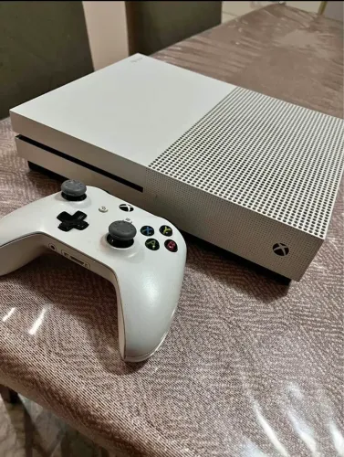 Xbox One S 1T de armaz. com Controle original