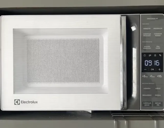 MICROONDAS ELECTROLUX 23L