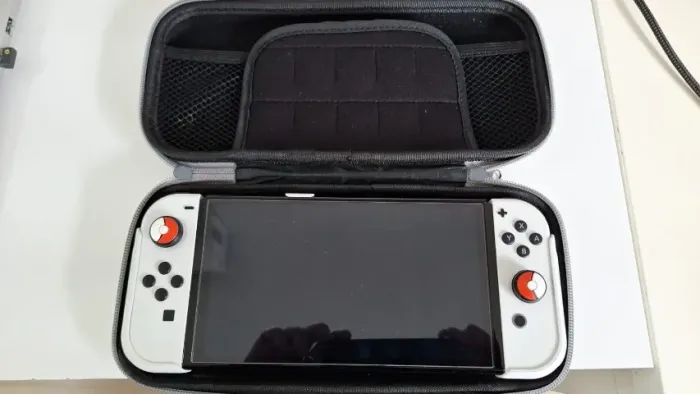 Nintendo Switch OLED 64GB Branco + Pro Controller + SD 128GB + Caixa e Nota Fiscal