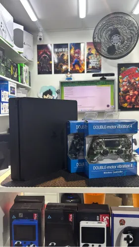 PlayStation 4 Slim 1TB + 2 Controles 