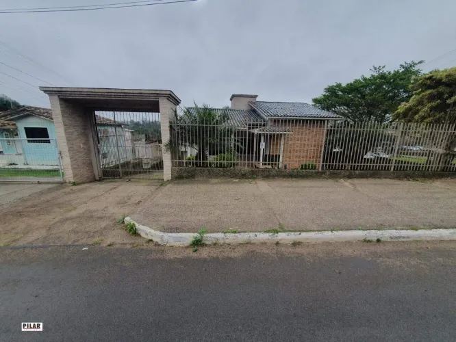 Casa com 03 dormitórios para locação