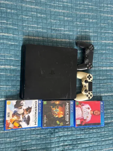 Vendo Ps4 , 2 controles e 3 jogos ( Minecraft, fifa 20 e overwatch