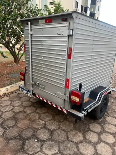 Reboque carreta fechada baú